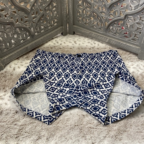 Banana Republic chino shorts size 8 blue white boho travel party euro summer - Picture 5 of 10